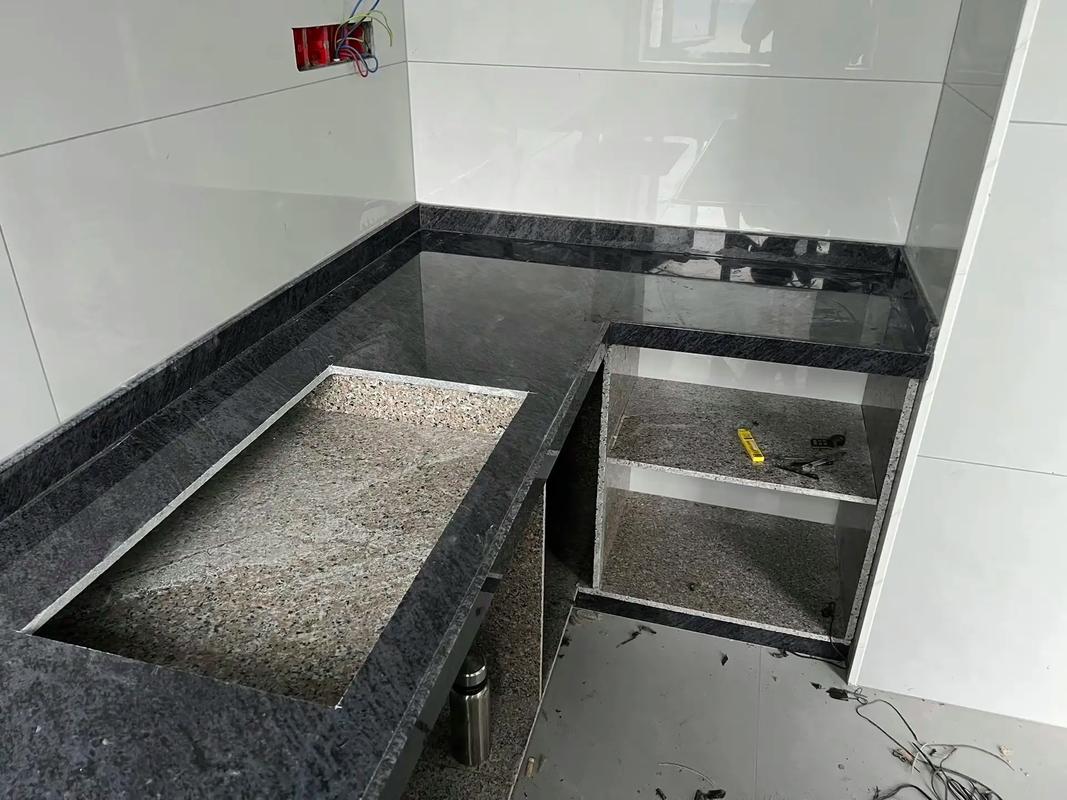 巴哈马蓝与纳米金刚石 你的下一代厨房台面选择指南